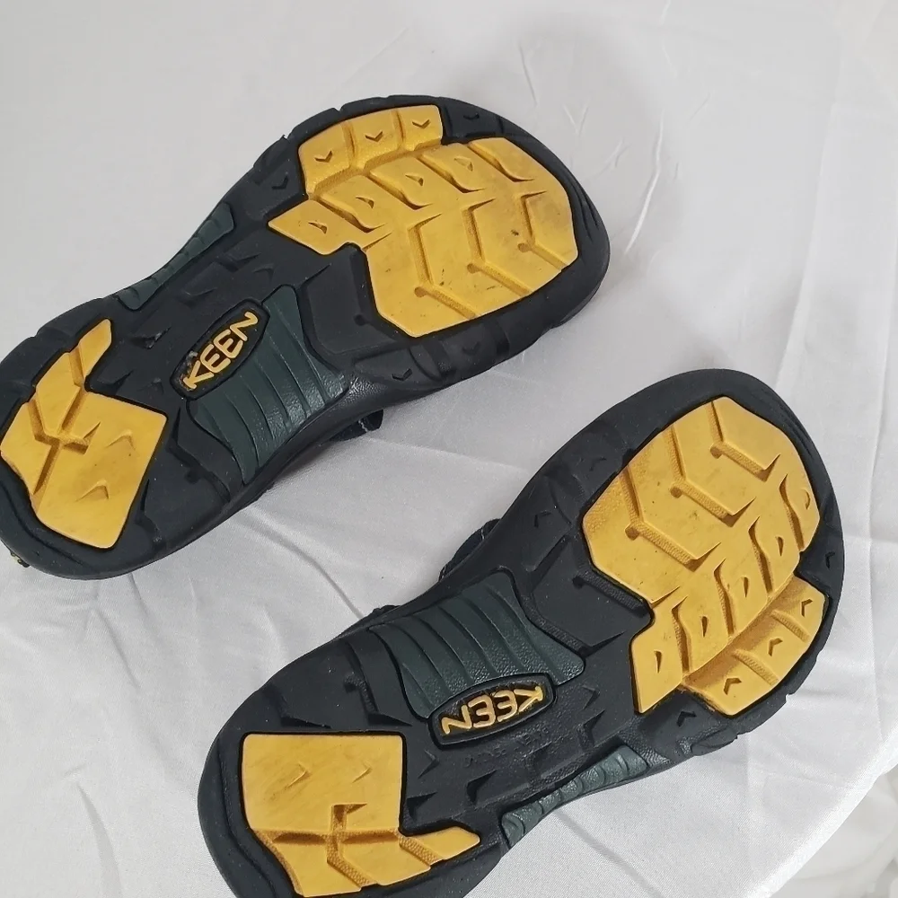 Keens Kids Dark Green Hiking Outdoor Sandals Sz 3